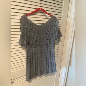 Tommy Bahama sweater top. Worn a handful of times. EUC and perfect for Fall